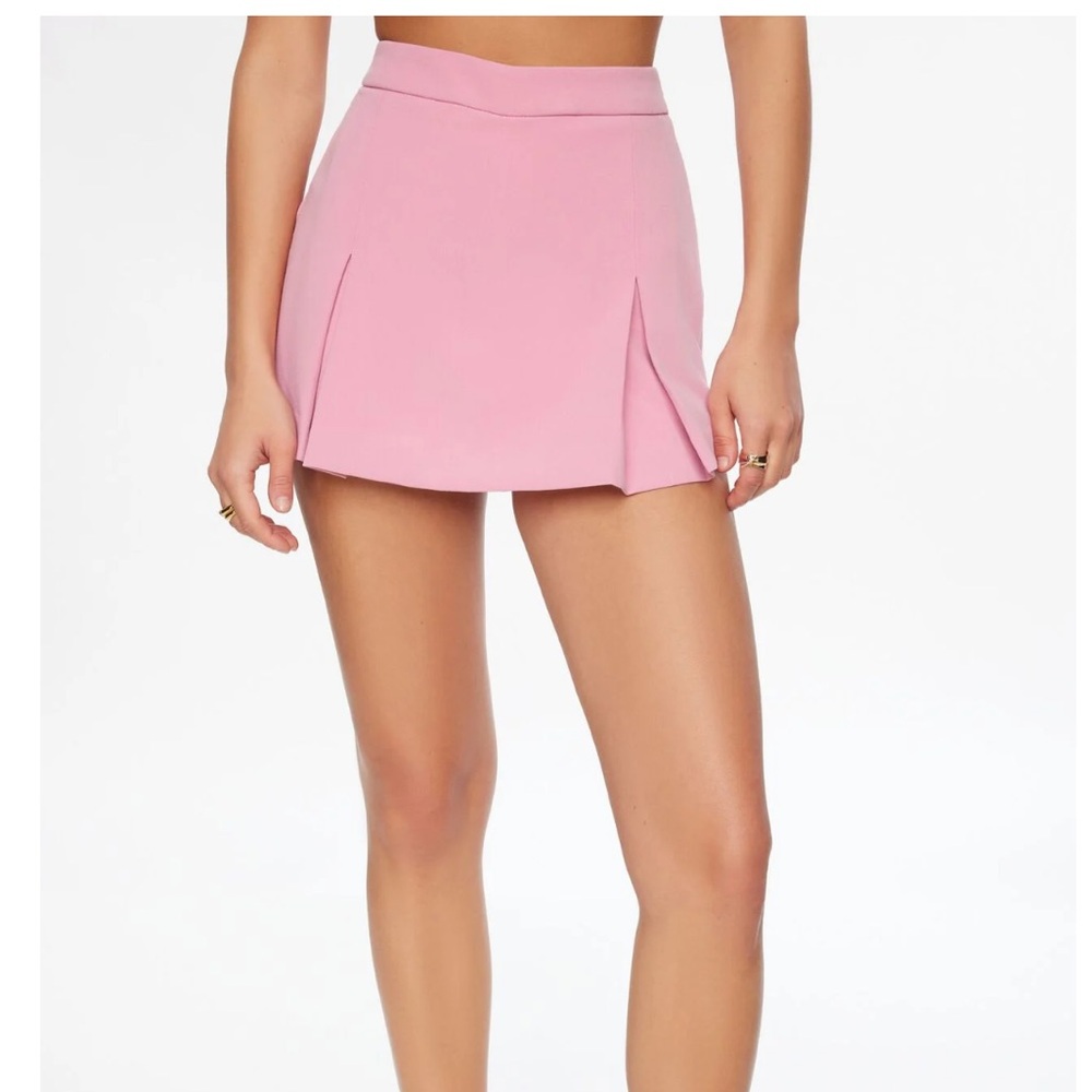 NWT Dynamite Nina Pink Pleated Mini Skort
Size 00